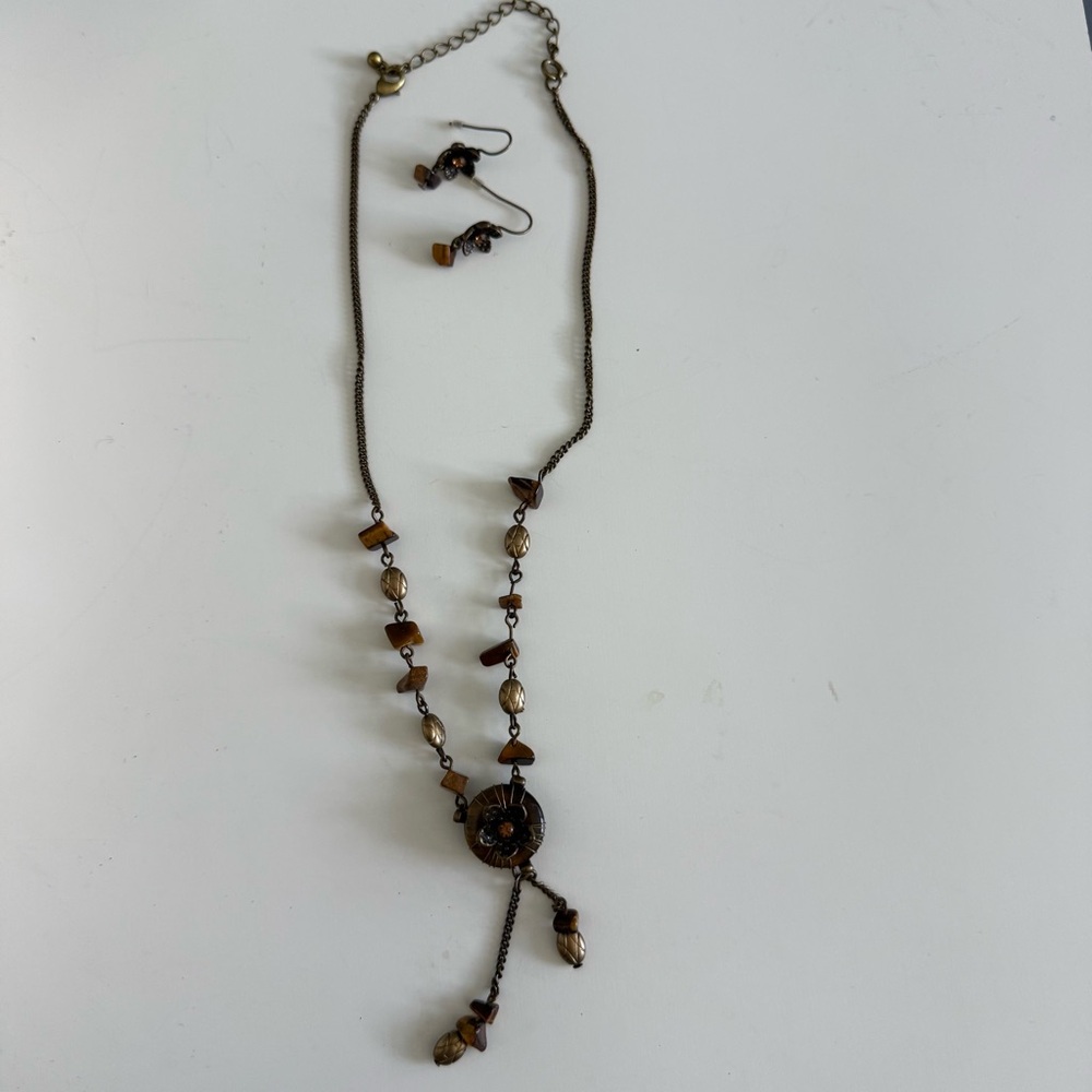 Avon Tiger’s Eye Medallion Necklace Gift Set